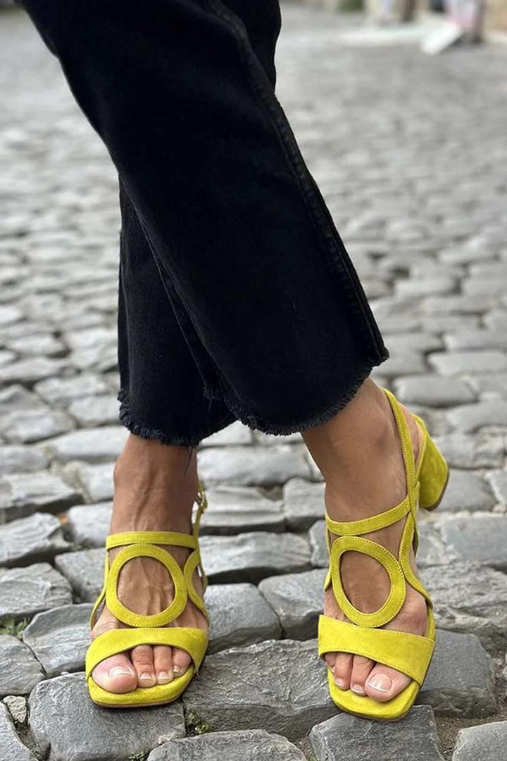 Begoña™ | Flat Sandals with Circular Detail