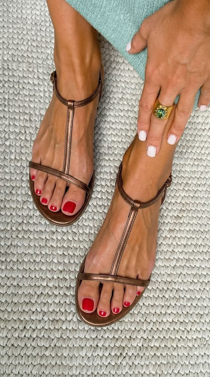 Eloísa™ | Flat Sandals with Golden Detail