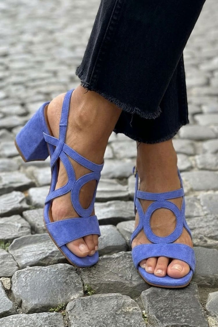 Begoña™ | Flat Sandals with Circular Detail