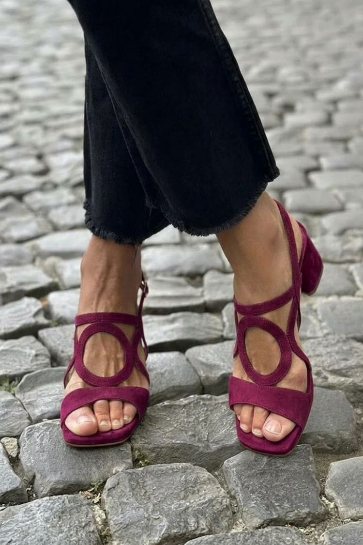 Begoña™ | Flat Sandals with Circular Detail