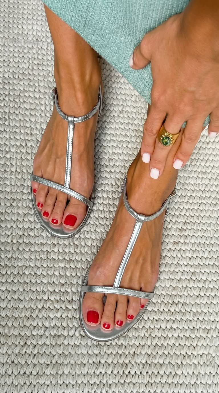Eloísa™ | Flat Sandals with Golden Detail
