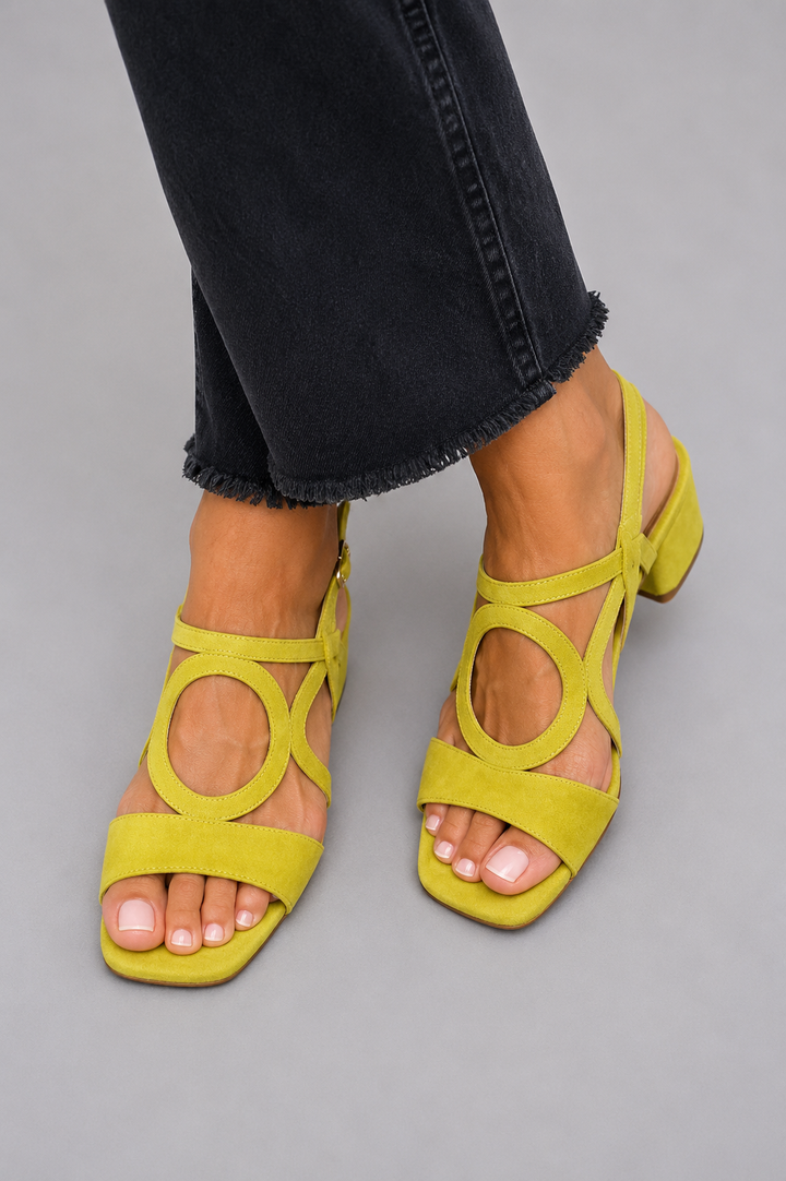 Begoña™ | Flat Sandals with Circular Detail