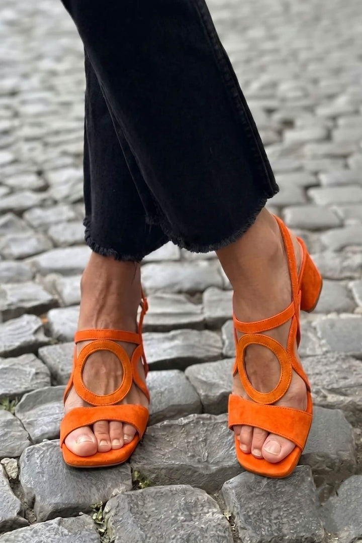 Begoña™ | Flat Sandals with Circular Detail