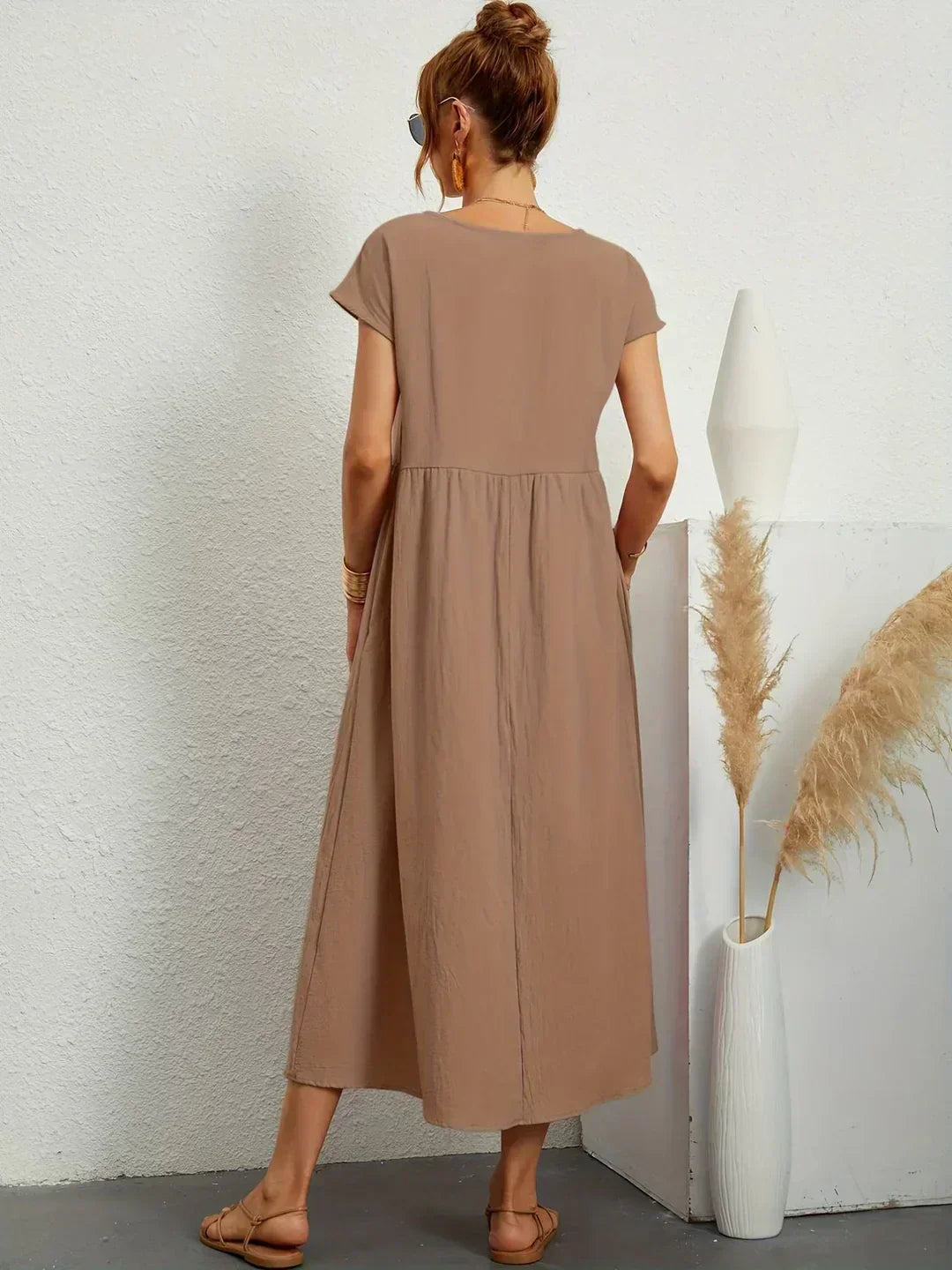 Charlotte ™ — Flowing Midi Dress with Timeless Elegance
